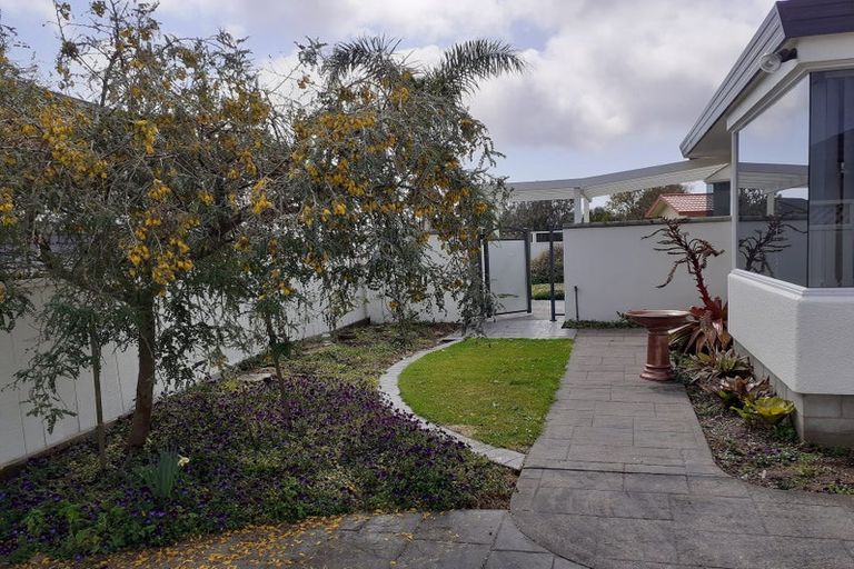 Photo of property in 12 Shelter Grove, Frankleigh Park, New Plymouth, 4310