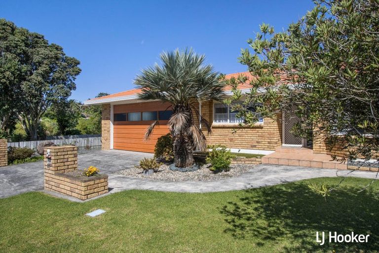 Photo of property in 87 Beach Road, Waihi Beach, 3611