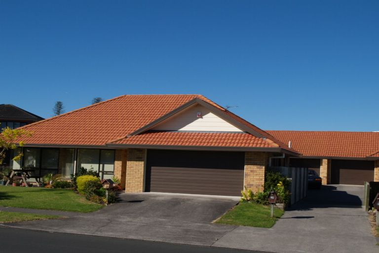 Photo of property in 1/52 Millhouse Drive, Northpark, Auckland, 2013