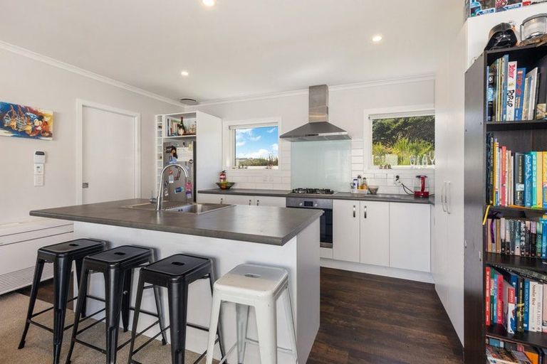 Photo of property in 11 Cirrus Close, Newlands, Wellington, 6037