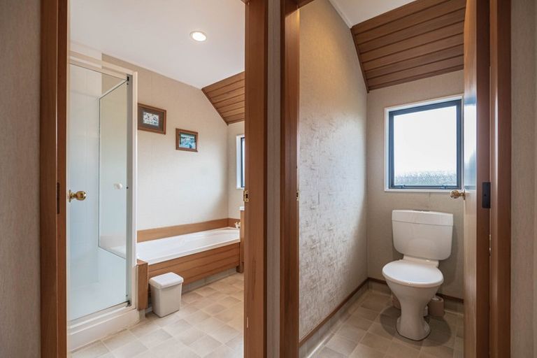 Photo of property in 11 Montrose Grove, Churton Park, Wellington, 6037