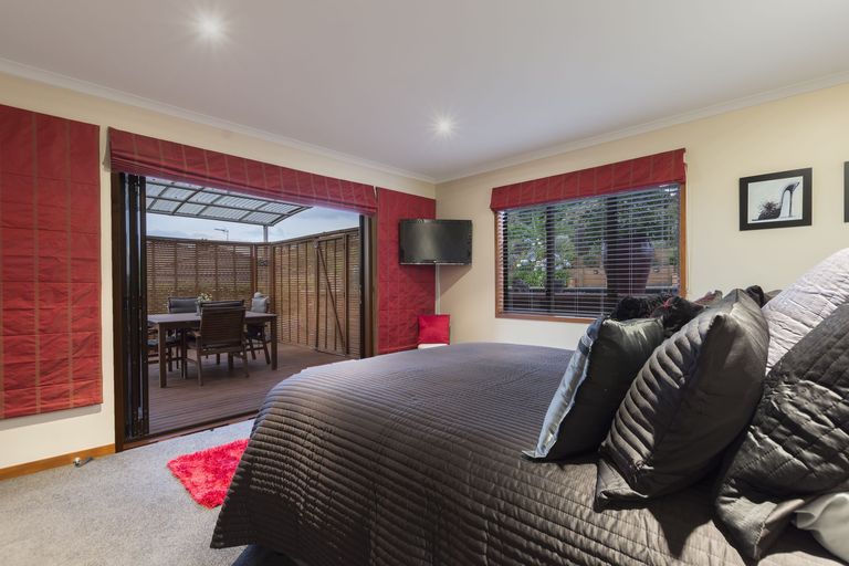 Photo of property in 17 Roger Guy Place, Welcome Bay, Tauranga, 3175