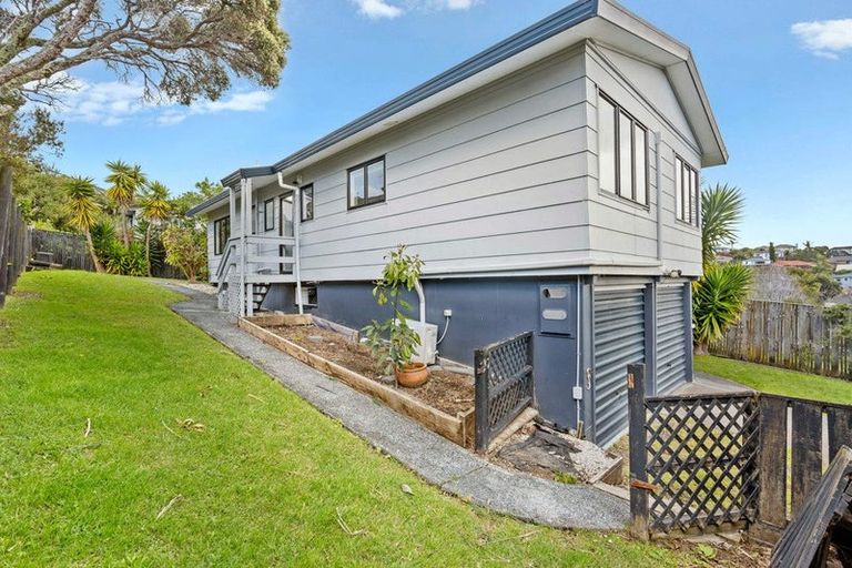 Photo of property in 15a Ngahere Views, Orewa, 0931