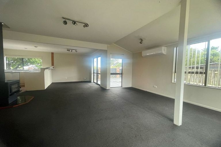 Photo of property in 1/106 Waimumu Road, Massey, Auckland, 0614