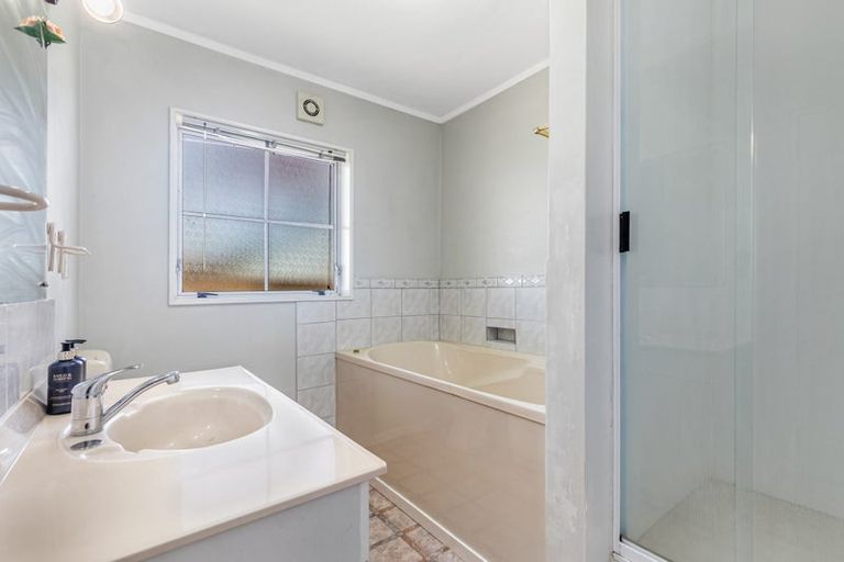 Photo of property in 1/10 Grande Vue Road, Hillpark, Auckland, 2102