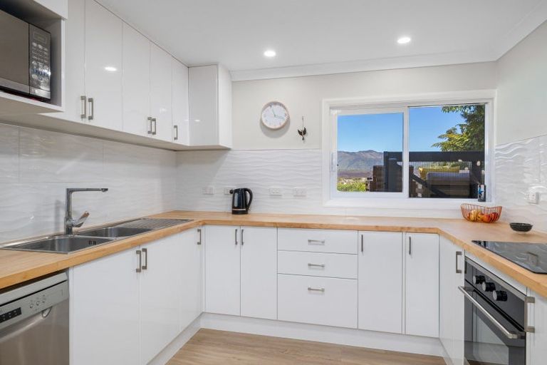 Photo of property in 12 Arthur Crescent, Waikawa, Picton, 7220