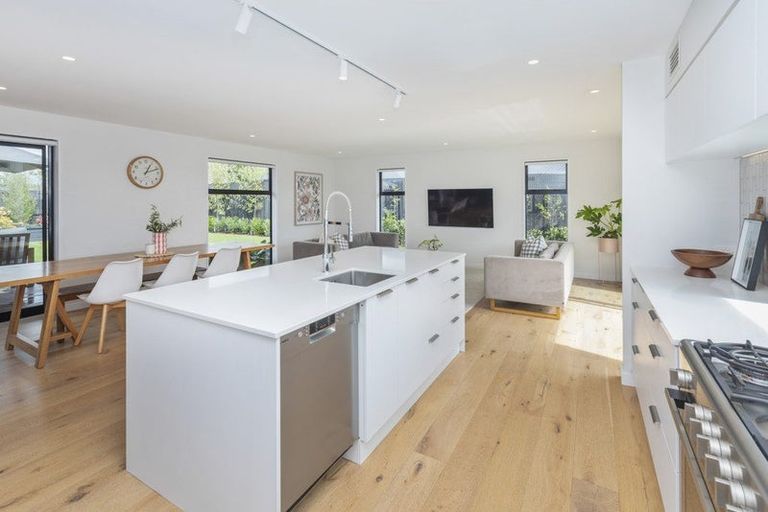 Photo of property in 7 Winning Post Place, Halswell, Christchurch, 8025