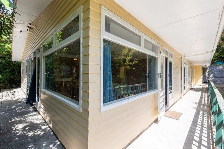 Photo of property in 142 Pinehaven Road, Pinehaven, Upper Hutt, 5019