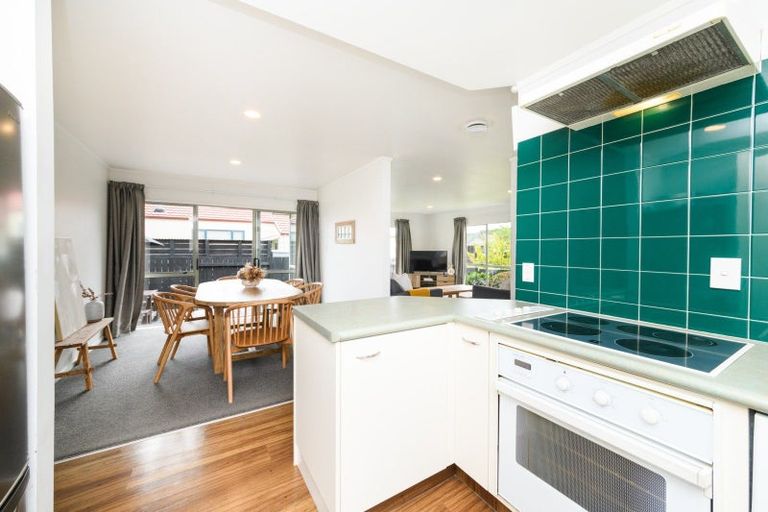 Photo of property in 42 Dalfield Place, Highbury, Palmerston North, 4412