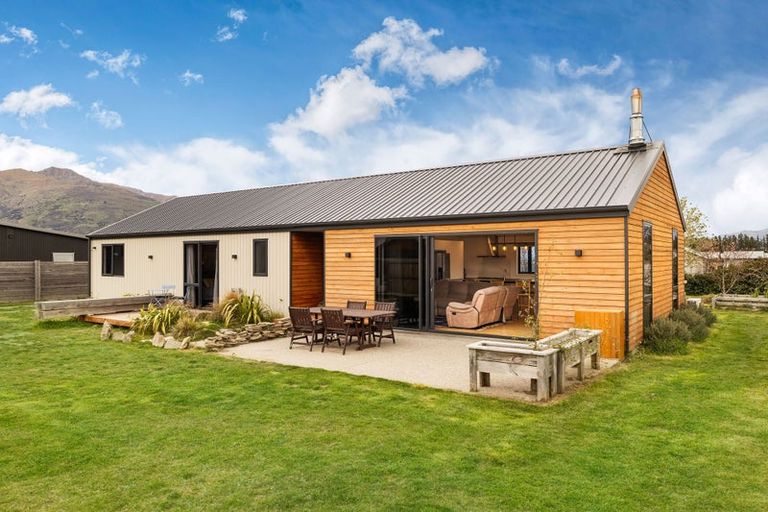 Photo of property in 31 Dingle Street, Lake Hawea, 9382