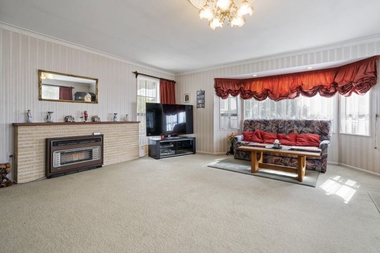 Photo of property in 17 Waddington Drive, Naenae, Lower Hutt, 5011