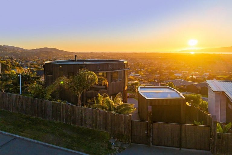 Photo of property in 14 Wilson Way, Waikanae, 5036