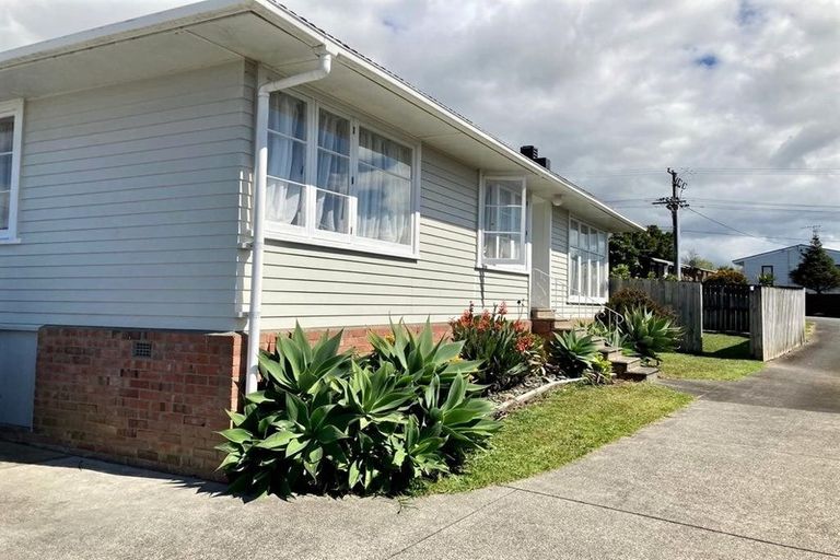 Photo of property in 93 Roberts Road, Te Atatu South, Auckland, 0610