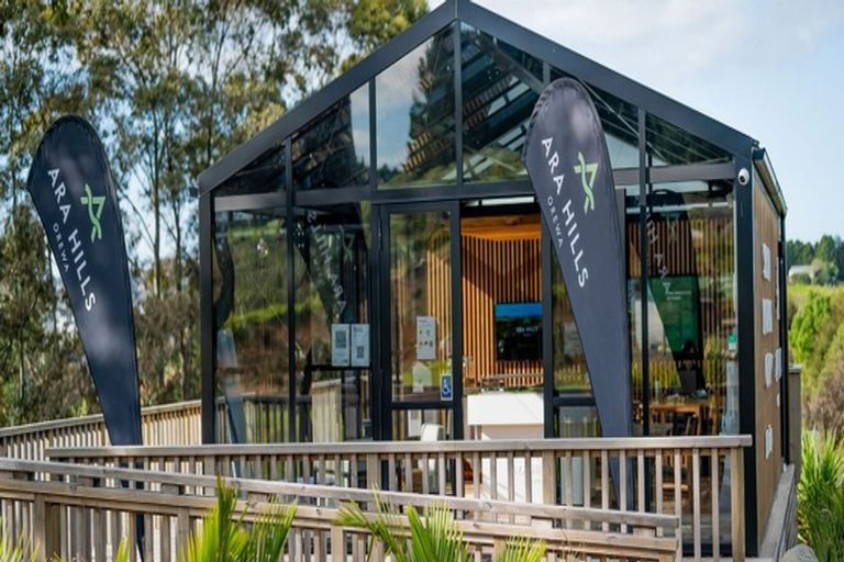 Photo of property in 40 Paparahi Place, Wainui, 0992