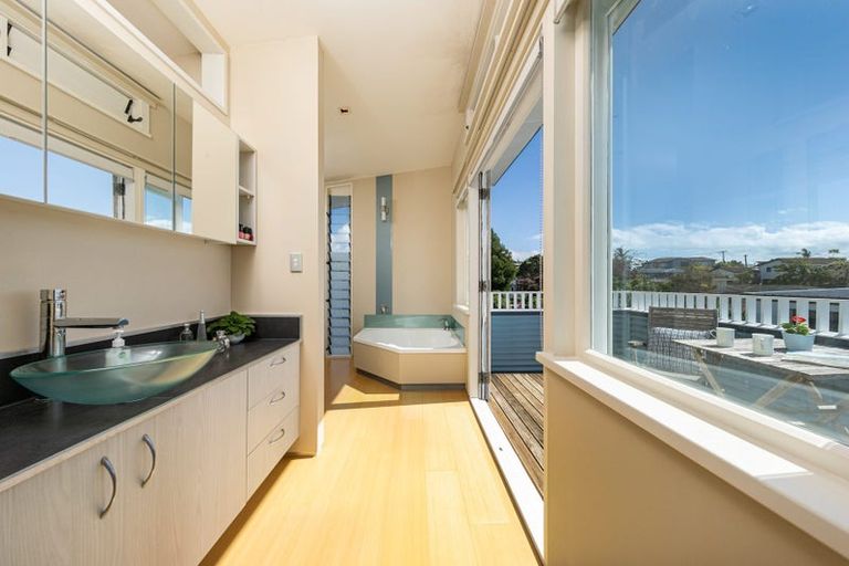 Photo of property in 39b Forrest Hill Road, Milford, Auckland, 0620