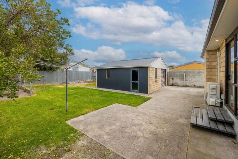 Photo of property in 60 Niven Street, Avondale, Christchurch, 8061
