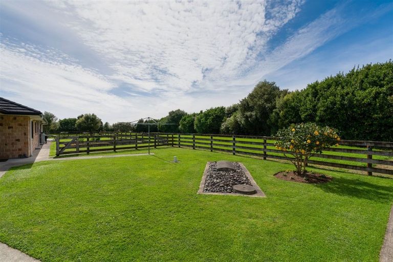 Photo of property in 13 Pukematawai Lane, Levin, 5571