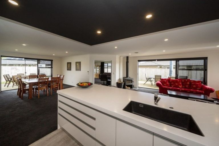 Photo of property in 4 Ongarui Close, Whalers Gate, New Plymouth, 4310