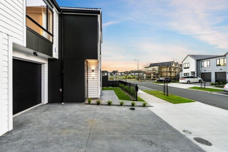 Photo of property in 136 Vintry Drive, Kumeu, 0810