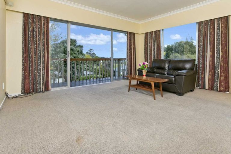 Photo of property in 7 Heather Place, Sunnynook, Auckland, 0620