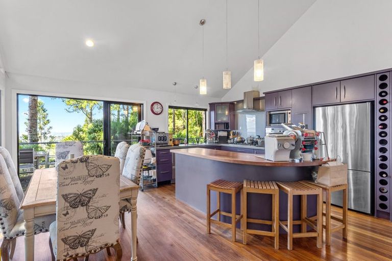 Photo of property in 242 Konini Road, Titirangi, Auckland, 0604