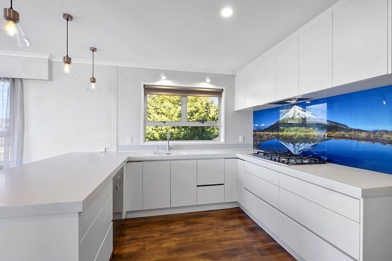 Photo of property in 44 Nevada Drive, Merrilands, New Plymouth, 4312