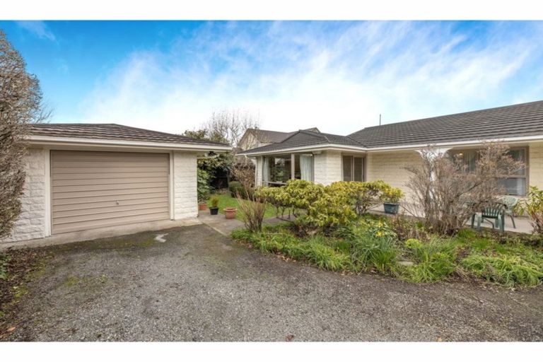 Photo of property in 2/2a Chilcombe Street, Ilam, Christchurch, 8041