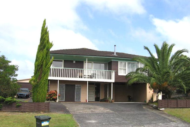 Photo of property in 1 Felgrove Street, Glendene, Auckland, 0602