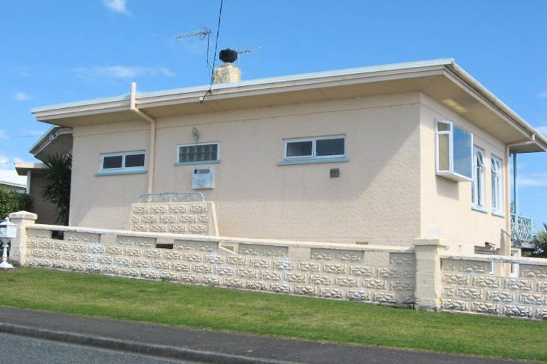 Photo of property in 70 Queens Road, Glen Avon, New Plymouth, 4312