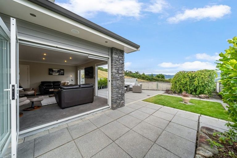 Photo of property in 43 Seymour Grove, Kingsley Heights, Upper Hutt, 5018
