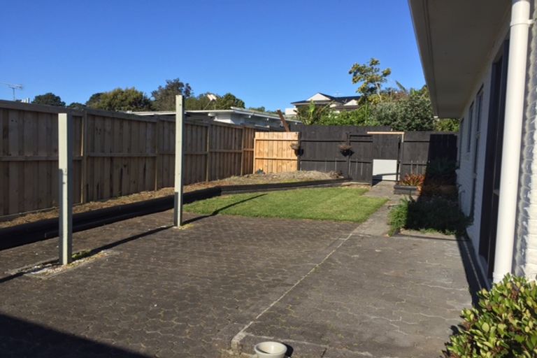Photo of property in 2/12 Clovelly Road, Bucklands Beach, Auckland, 2012