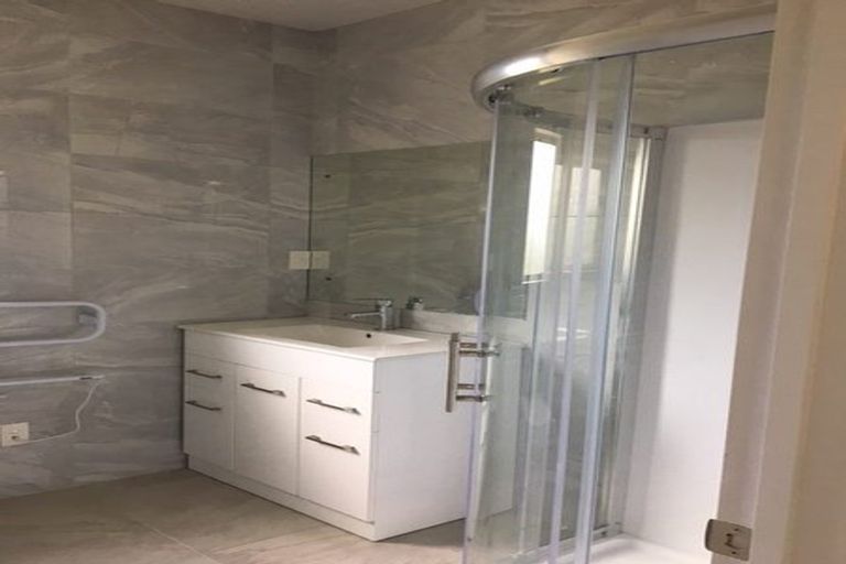 Photo of property in 34 Tamahere Drive, Glenfield, Auckland, 0629