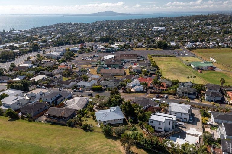 Photo of property in 13 Windsor Place, Windsor Park, Auckland, 0630