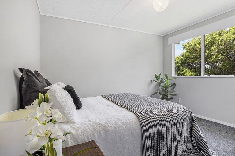 Photo of property in 21a Omapere Street, Whitby, Porirua, 5024