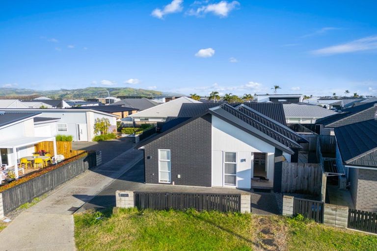 Photo of property in 14 Toi Place, Papamoa, 3118