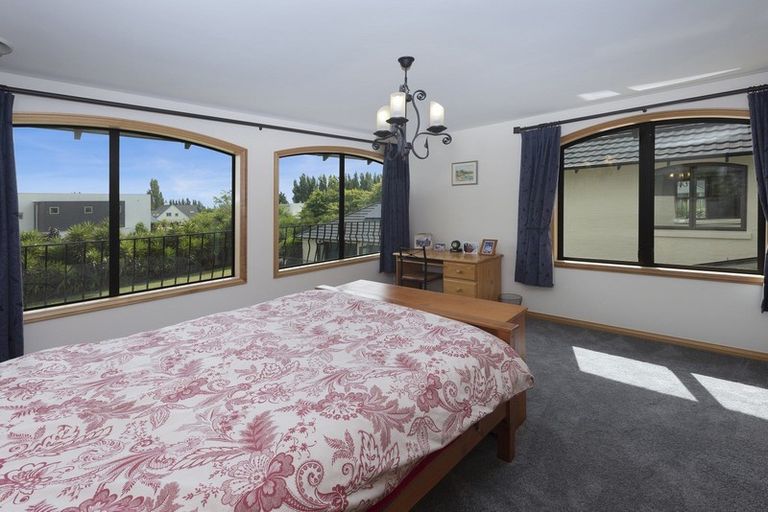 Photo of property in 12 Taunton Green, Papanui, Christchurch, 8052