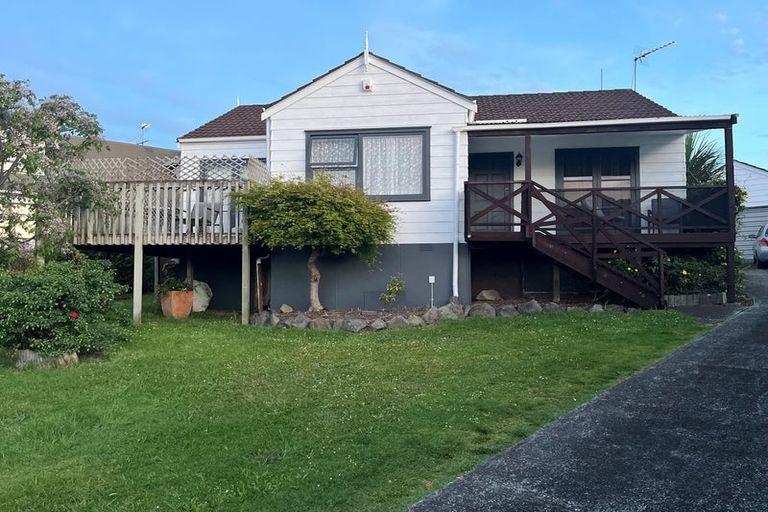 Photo of property in 32 Marendellas Drive, Bucklands Beach, Auckland, 2014