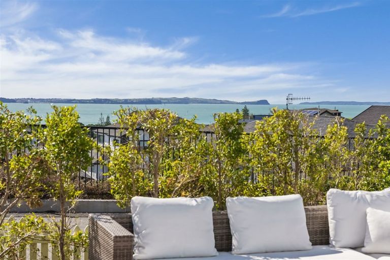 Photo of property in 33 Te Oneroa Way, Long Bay, Auckland, 0630