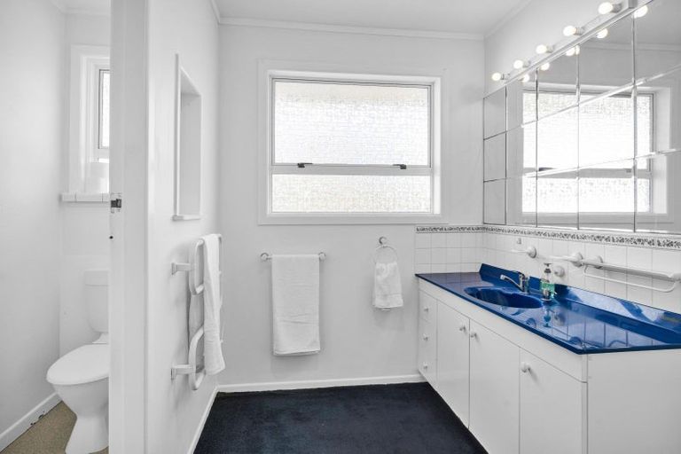 Photo of property in 75 Domett Street, Waitara, 4320