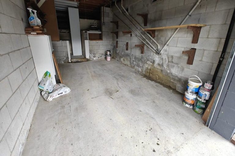 Photo of property in 1/4 Mahuta Grove, Northcote, Auckland, 0627