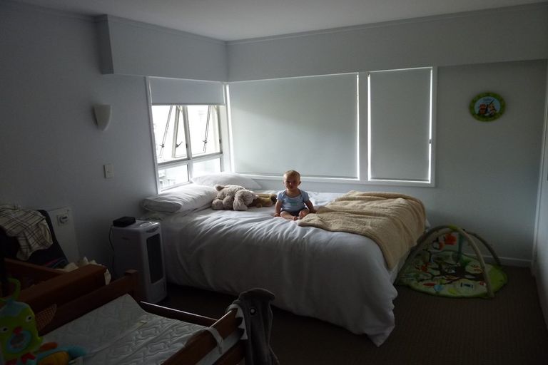 Photo of property in 2/276 Hurstmere Road, Takapuna, Auckland, 0622