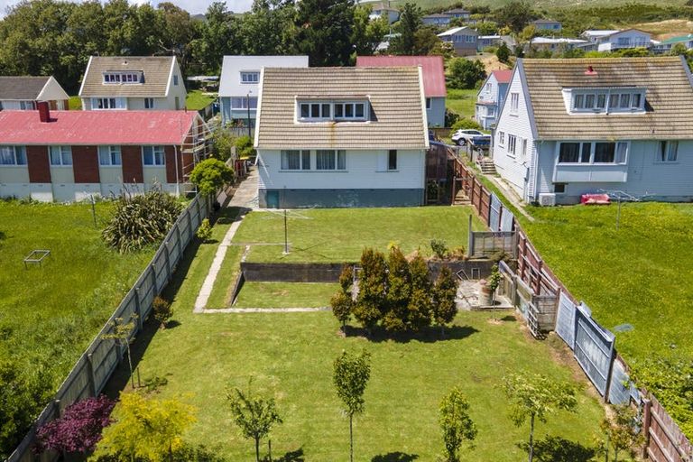 Photo of property in 16 Waihora Crescent, Waitangirua, Porirua, 5024