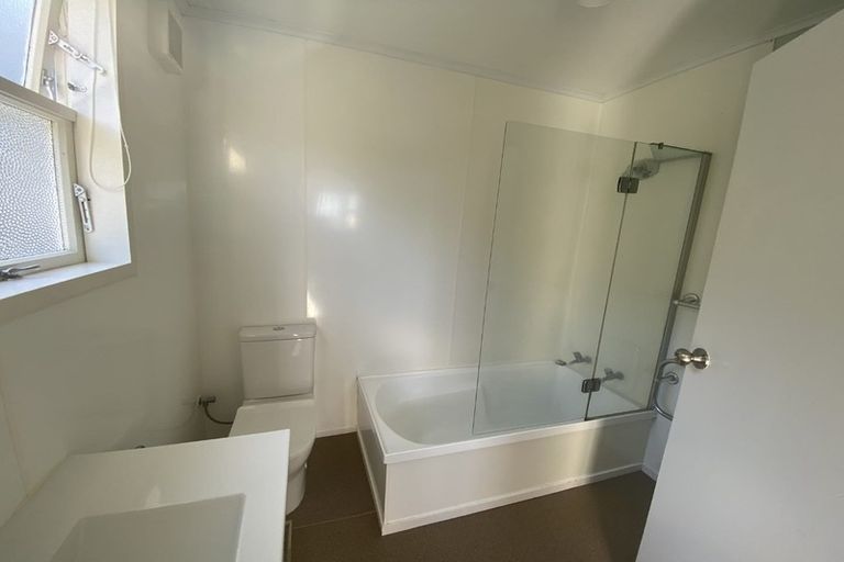 Photo of property in 2/12 Norna Crescent, Kelburn, Wellington, 6012