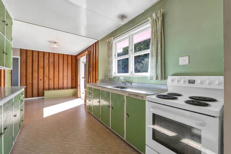 Photo of property in 71 Awanui Street, Merrilands, New Plymouth, 4312