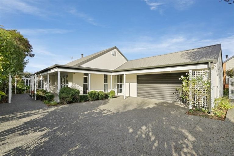 Photo of property in 17 Cricklewood Place, Avonhead, Christchurch, 8042