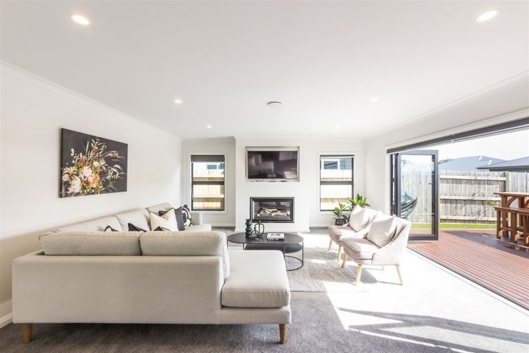 Photo of property in 24 Serenity Crescent, Kelvin Grove, Palmerston North, 4414