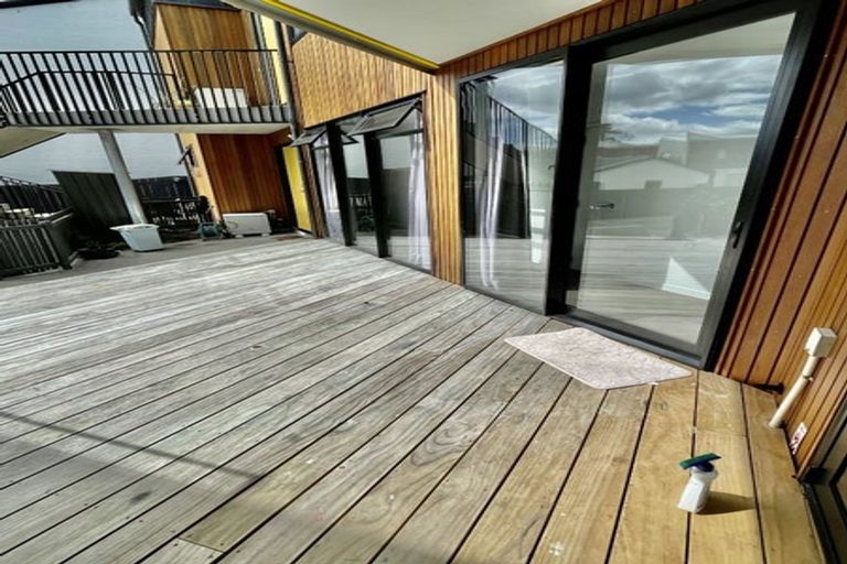 Photo of property in 284 Hobsonville Point Road, Hobsonville, Auckland, 0616