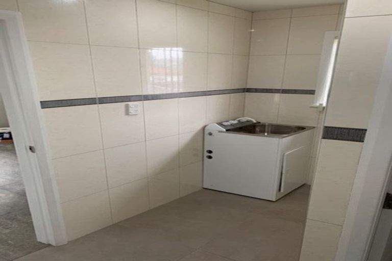 Photo of property in 24 Sutton Crescent, Papakura, 2110