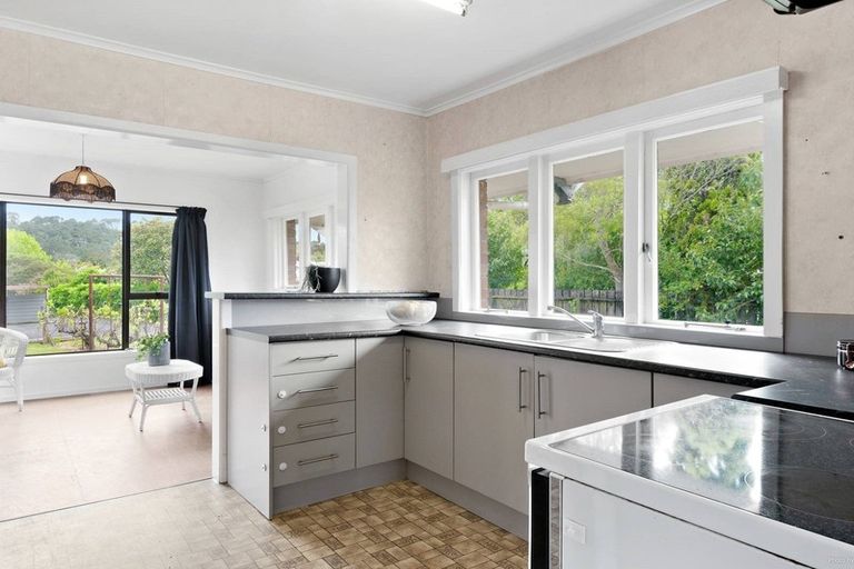 Photo of property in 699 Swanson Road, Swanson, Auckland, 0612