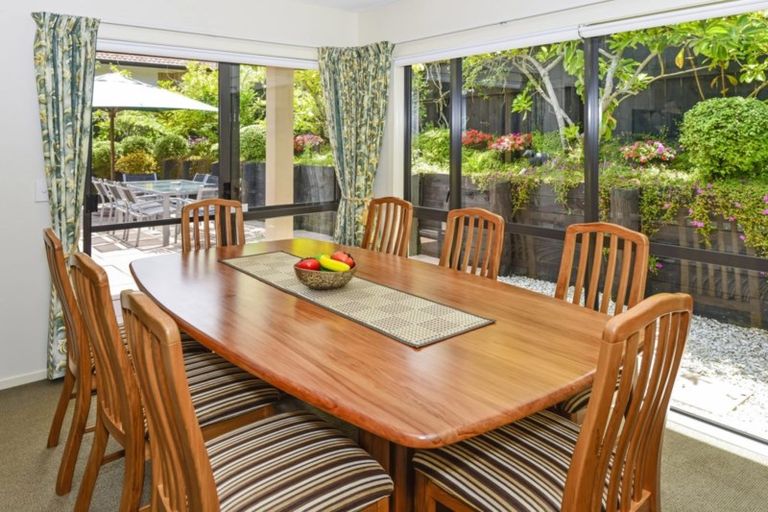 Photo of property in 6 Rising Parade, Fairview Heights, Auckland, 0632